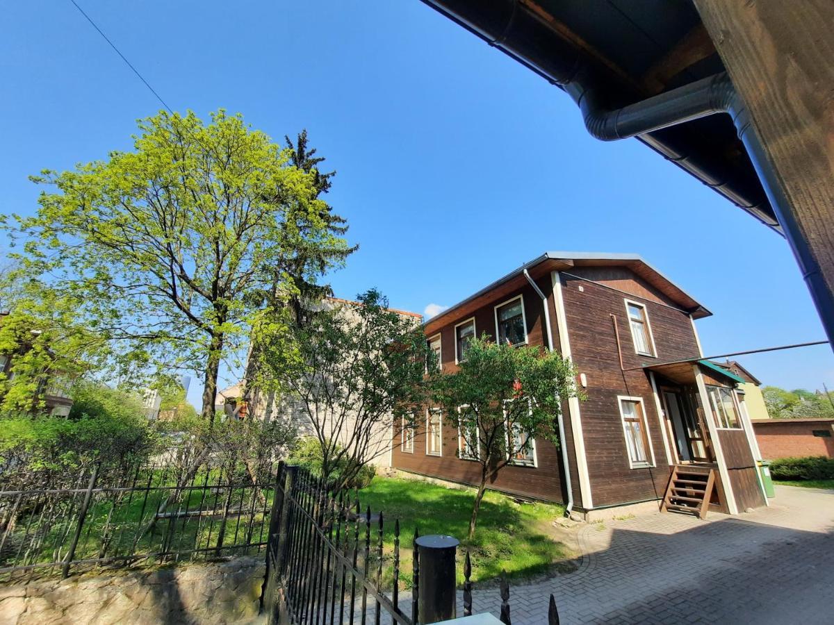 Wooden House Near Center Vakantiehuis