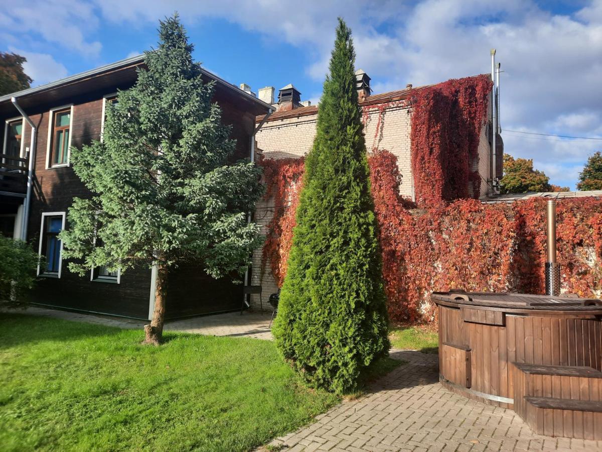Wooden House Near Center Vakantiehuis