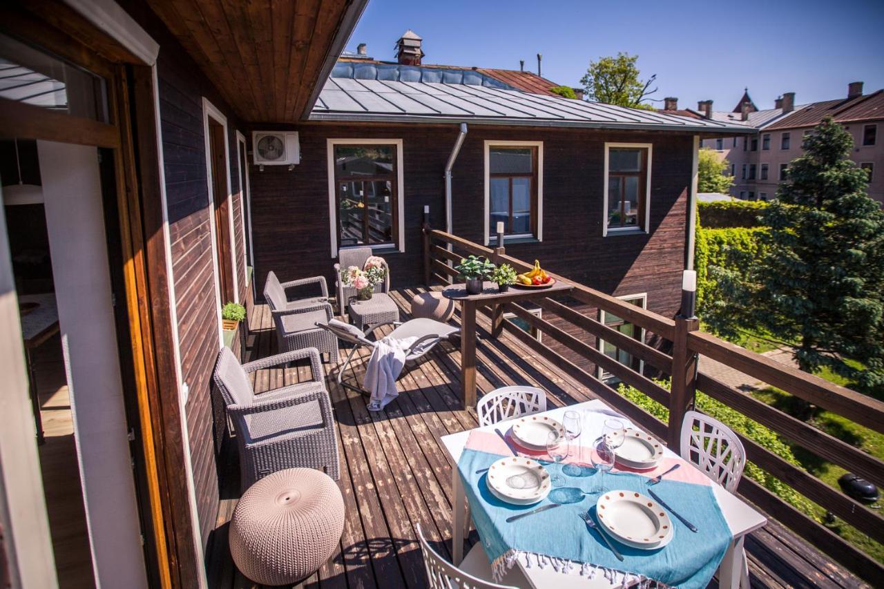 Vakantiehuis Wooden House Near Center *