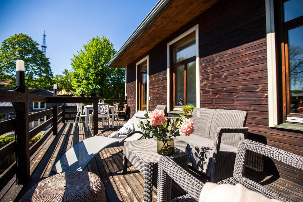 Vakantiehuis Wooden House Near Center *